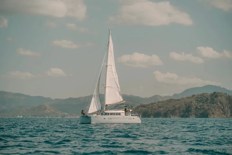 Manta Ray Catamaran Tamarindo