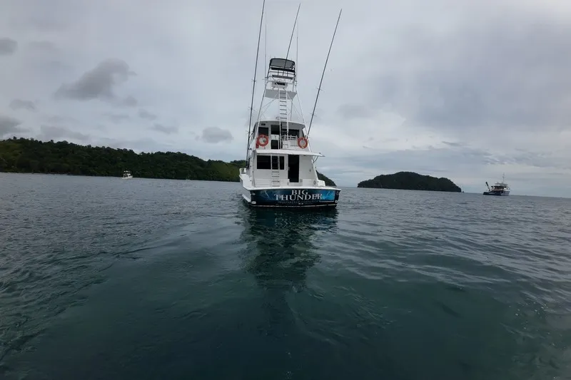 Thunder Catamaran Jaco