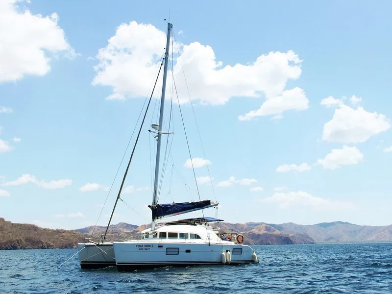 Pura Vida Catamaran Coco Beach