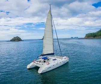 Pura Vida Catamaran Coco Beach